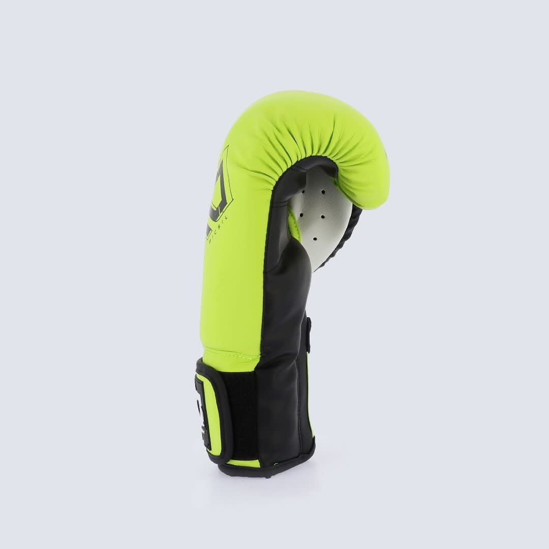 KOMBAT Kyros Fan Boxing Gloves – Comfort, Durability & Performance for Every Boxer